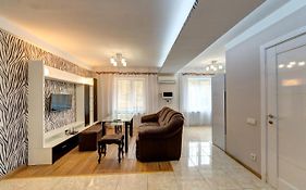 Excellent Apartment Druzhby Narodov Boulevard 3A. Lybedskaya Metro Station